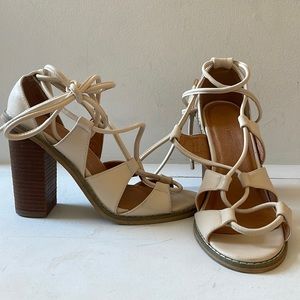 UO Strappy Heeled Sandal - Cream - Size 8